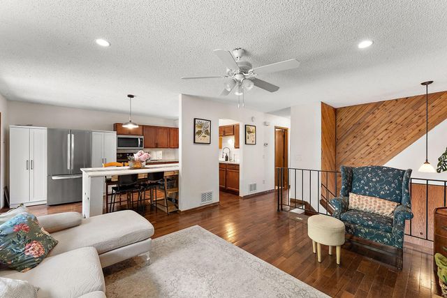 4513 Scott Trail, Eagan, MN 55122