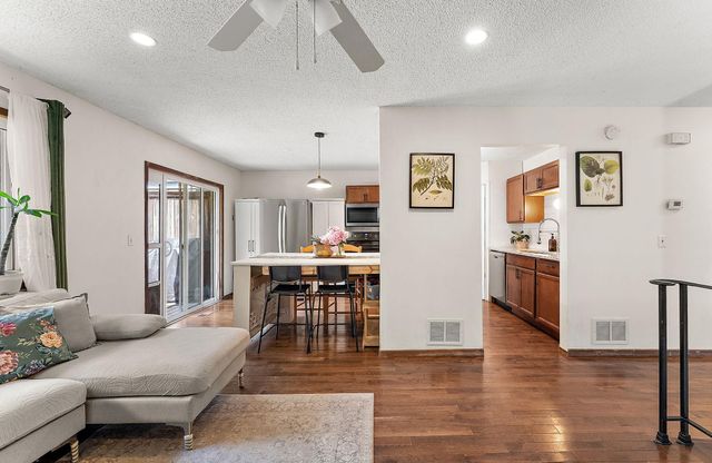 4513 Scott Trail, Eagan, MN 55122