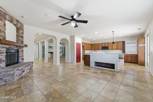 911 Valerie Lane, Tehachapi, CA 93561