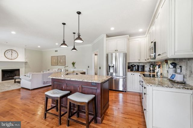 1 DAYLILY DR, Mount Laurel, NJ 08054