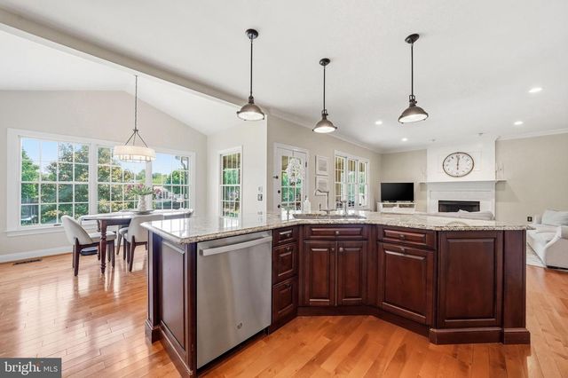 1 DAYLILY DR, Mount Laurel, NJ 08054
