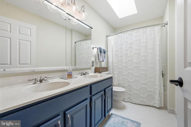 1 DAYLILY DR, Mount Laurel, NJ 08054