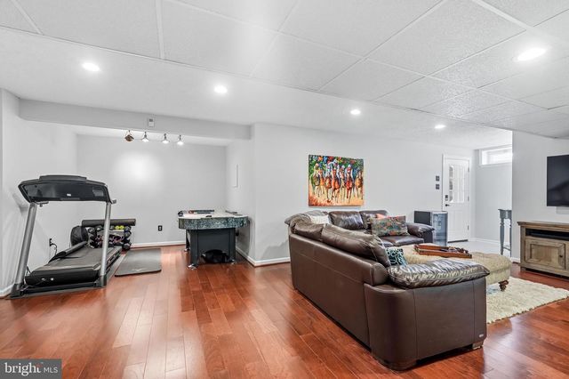 1 DAYLILY DR, Mount Laurel, NJ 08054