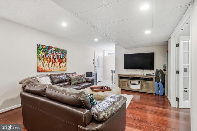 1 DAYLILY DR, Mount Laurel, NJ 08054