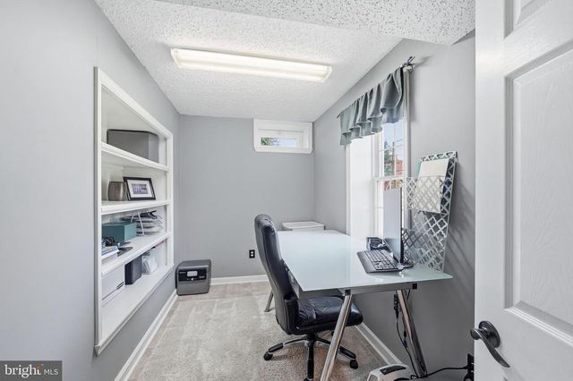 1 DAYLILY DR, Mount Laurel, NJ 08054