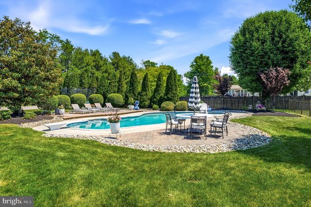 1 DAYLILY DR, Mount Laurel, NJ 08054