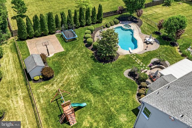1 DAYLILY DR, Mount Laurel, NJ 08054