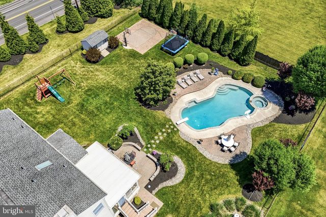 1 DAYLILY DR, Mount Laurel, NJ 08054