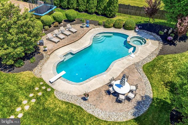 1 DAYLILY DR, Mount Laurel, NJ 08054