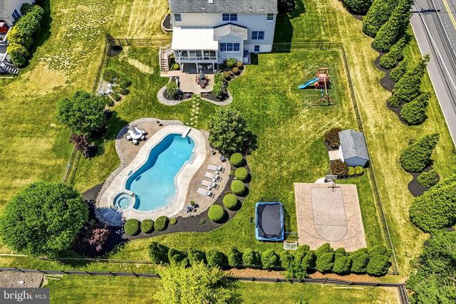 1 DAYLILY DR, Mount Laurel, NJ 08054