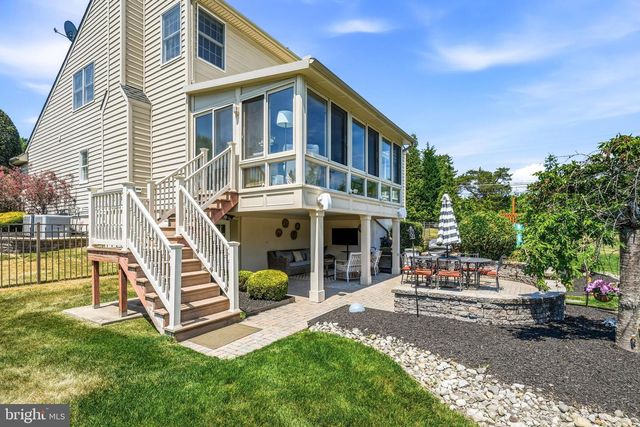 1 DAYLILY DR, Mount Laurel, NJ 08054