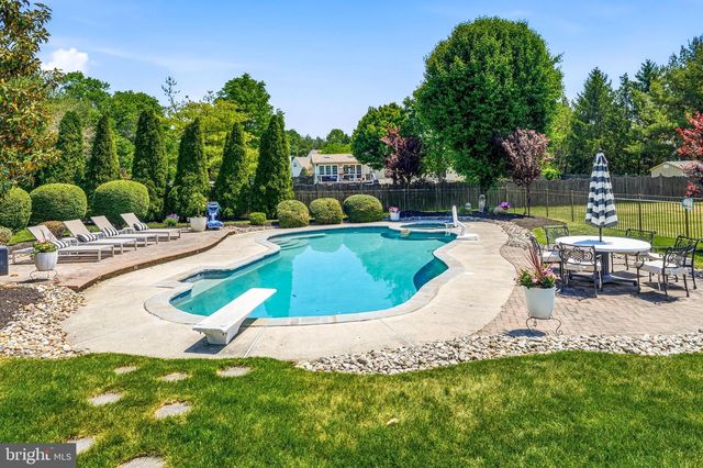 1 DAYLILY DR, Mount Laurel, NJ 08054