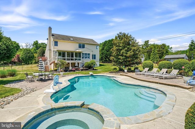 1 DAYLILY DR, Mount Laurel, NJ 08054