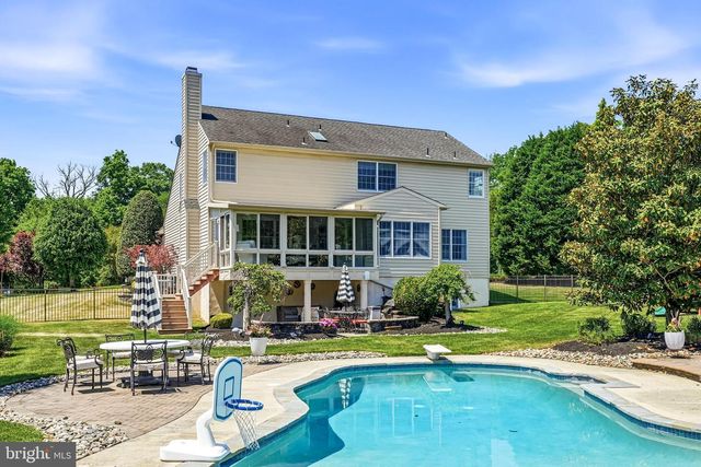 1 DAYLILY DR, Mount Laurel, NJ 08054