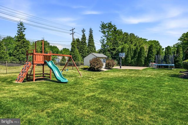 1 DAYLILY DR, Mount Laurel, NJ 08054