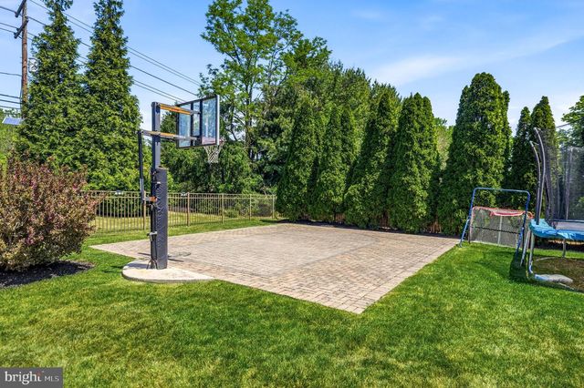 1 DAYLILY DR, Mount Laurel, NJ 08054