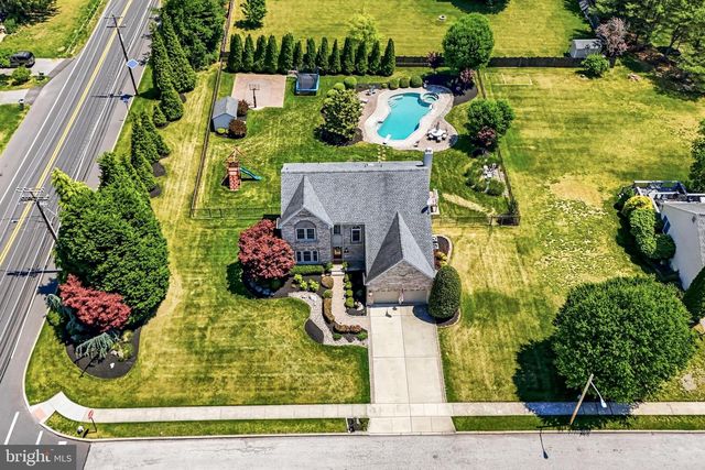 1 DAYLILY DR, Mount Laurel, NJ 08054
