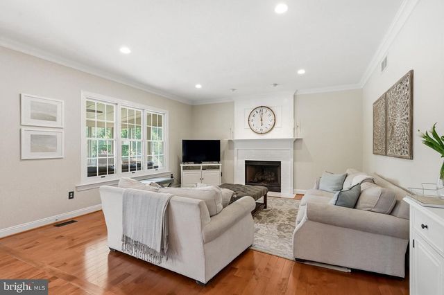 1 DAYLILY DR, Mount Laurel, NJ 08054