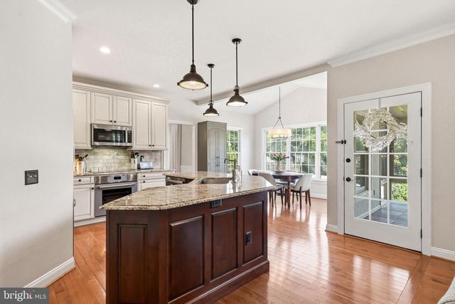 1 DAYLILY DR, Mount Laurel, NJ 08054