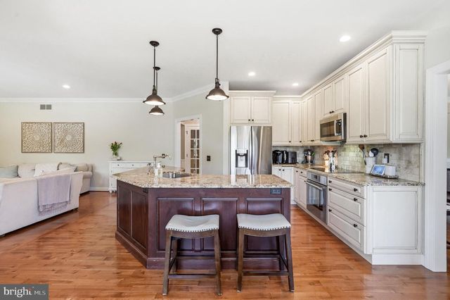1 DAYLILY DR, Mount Laurel, NJ 08054