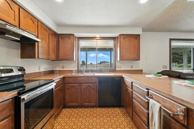 1406 Rimrock Ave, Richland, WA 99352