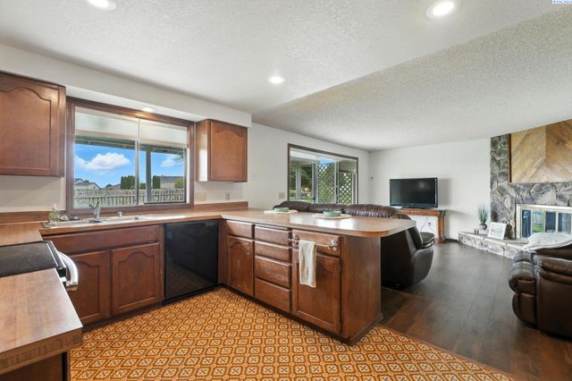 1406 Rimrock Ave, Richland, WA 99352