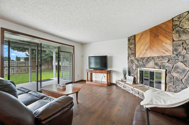 1406 Rimrock Ave, Richland, WA 99352