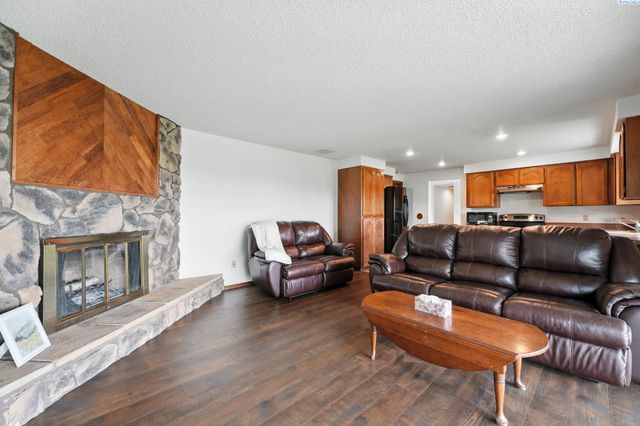 1406 Rimrock Ave, Richland, WA 99352