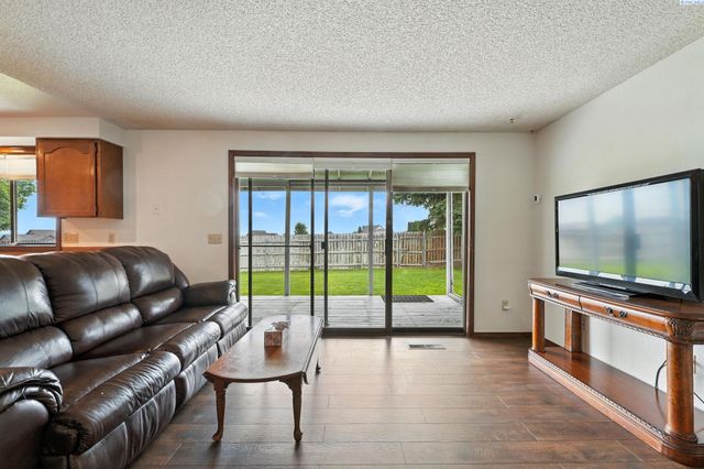 1406 Rimrock Ave, Richland, WA 99352