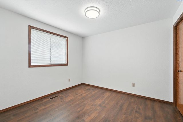 1406 Rimrock Ave, Richland, WA 99352