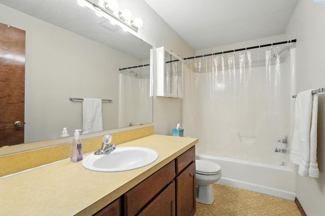 1406 Rimrock Ave, Richland, WA 99352