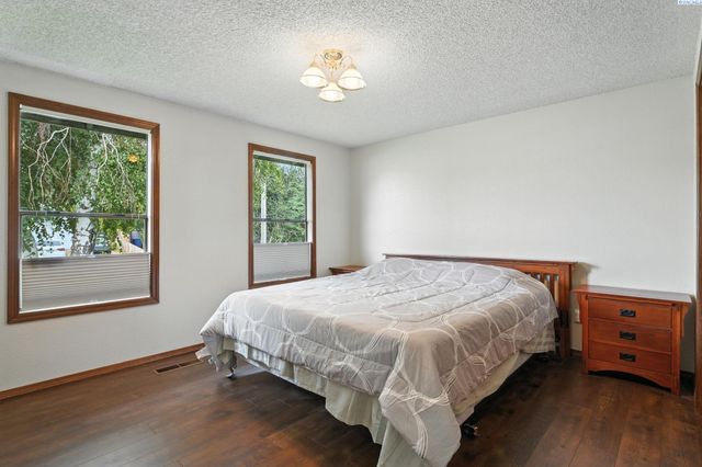 1406 Rimrock Ave, Richland, WA 99352