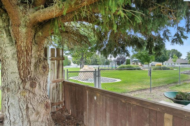 1406 Rimrock Ave, Richland, WA 99352