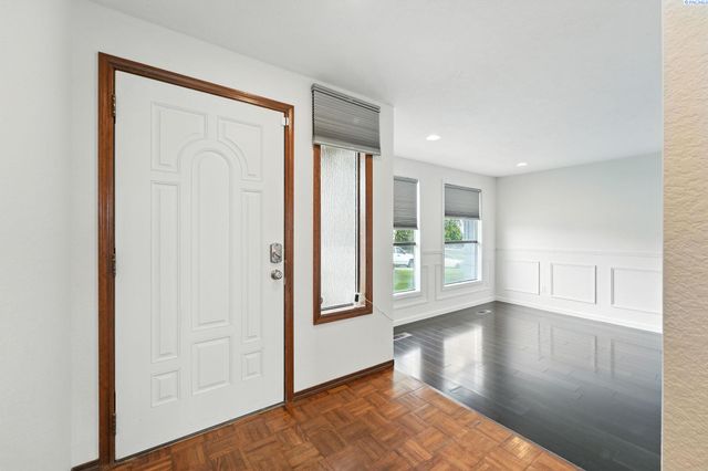 1406 Rimrock Ave, Richland, WA 99352