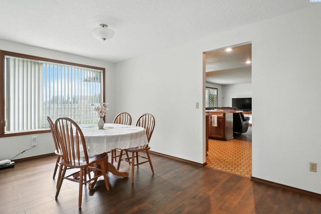 1406 Rimrock Ave, Richland, WA 99352