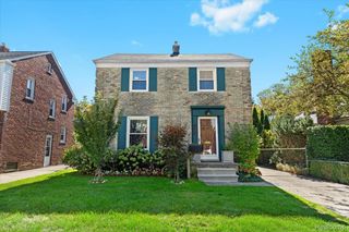 1463 Hollywood Avenue, Grosse Pointe Woods, MI 48236