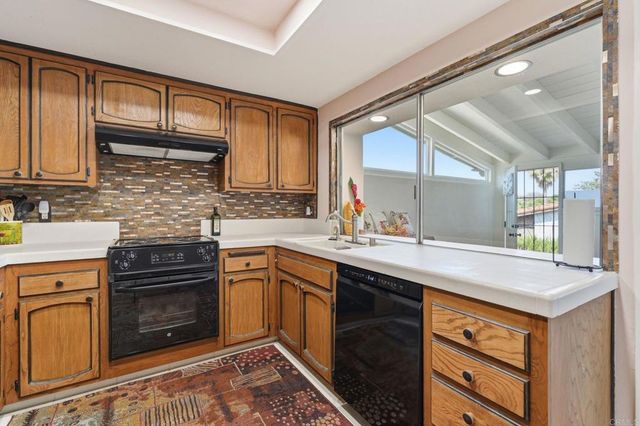 16555 Caminito Vecinos 39, San Diego, CA 92128