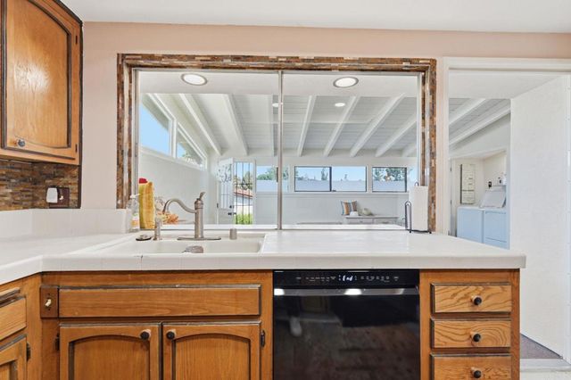 16555 Caminito Vecinos 39, San Diego, CA 92128