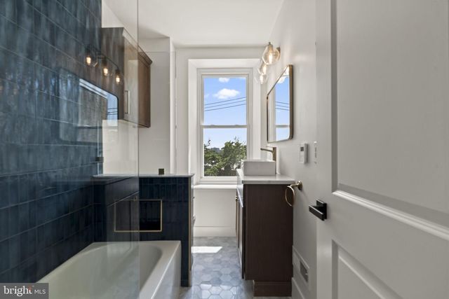 174-76 LAURISTON ST, Philadelphia, PA 19128