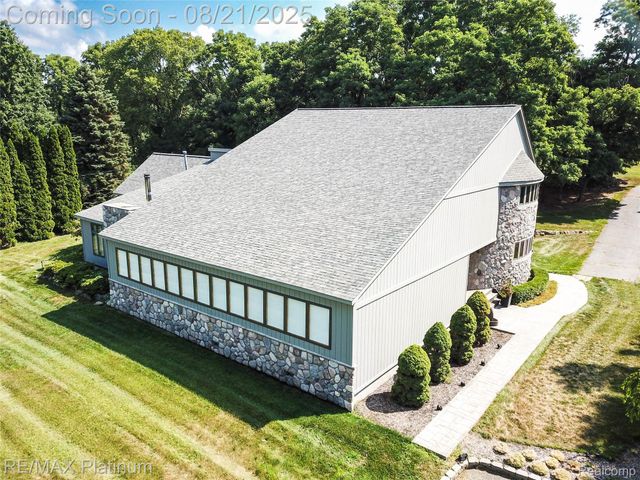 5160 Fenton Road, Hartland Township, MI 48430