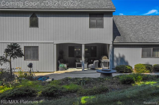 5160 Fenton Road, Hartland Township, MI 48430