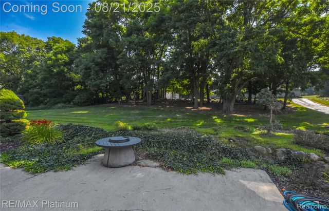 5160 Fenton Road, Hartland Township, MI 48430