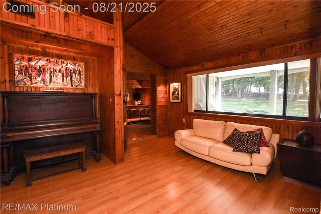5160 Fenton Road, Hartland Township, MI 48430