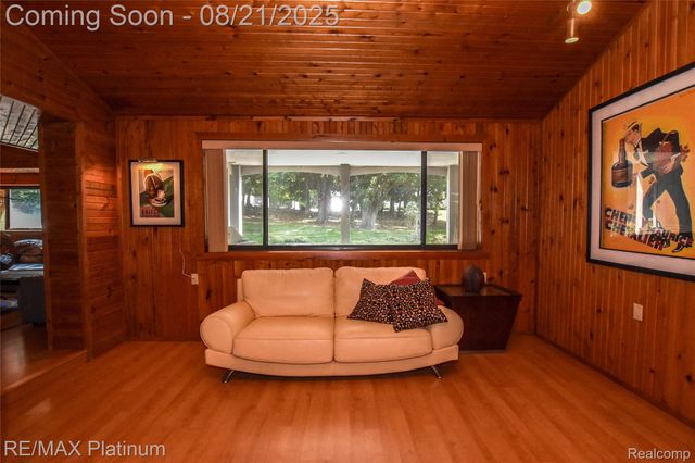 5160 Fenton Road, Hartland Township, MI 48430