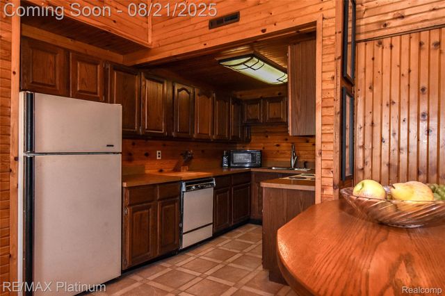 5160 Fenton Road, Hartland Township, MI 48430