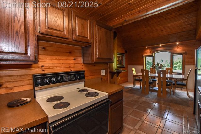 5160 Fenton Road, Hartland Township, MI 48430