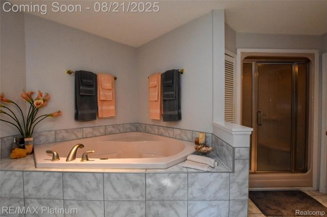 5160 Fenton Road, Hartland Township, MI 48430