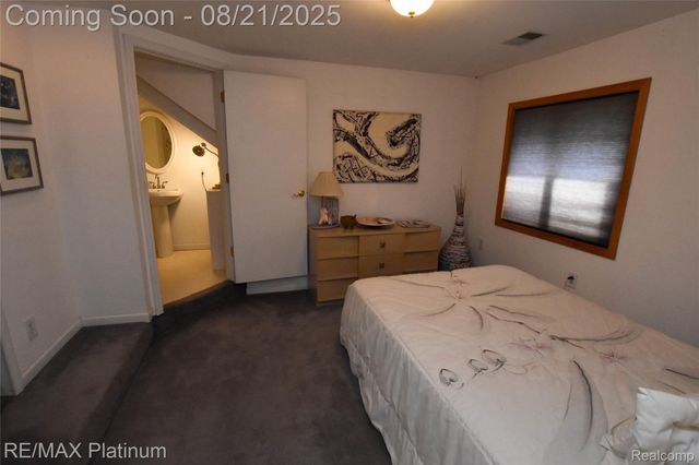 5160 Fenton Road, Hartland Township, MI 48430