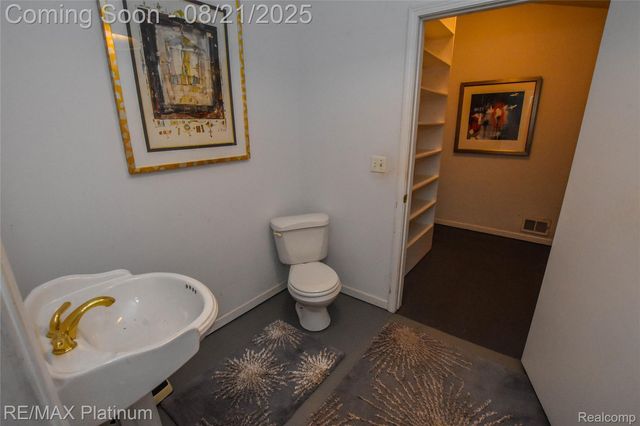 5160 Fenton Road, Hartland Township, MI 48430