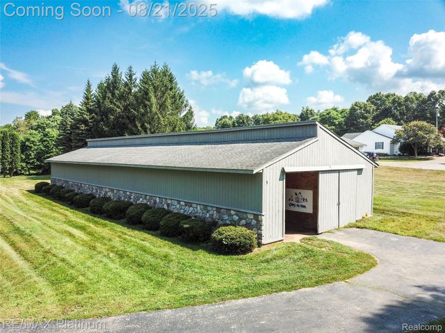 5160 Fenton Road, Hartland Township, MI 48430